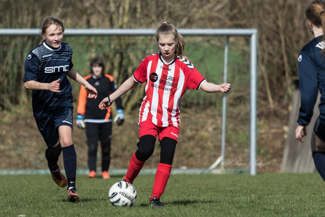 Bild 62 - C-Juniorinnen TSV Zarpen - TuS Tensfeld : Ergebnis: 2:1